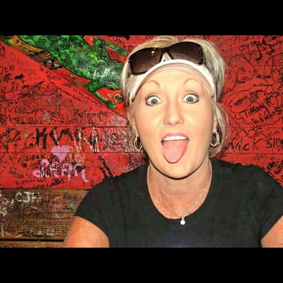 Meet your Posher, Laticia - Picture 3 of 4